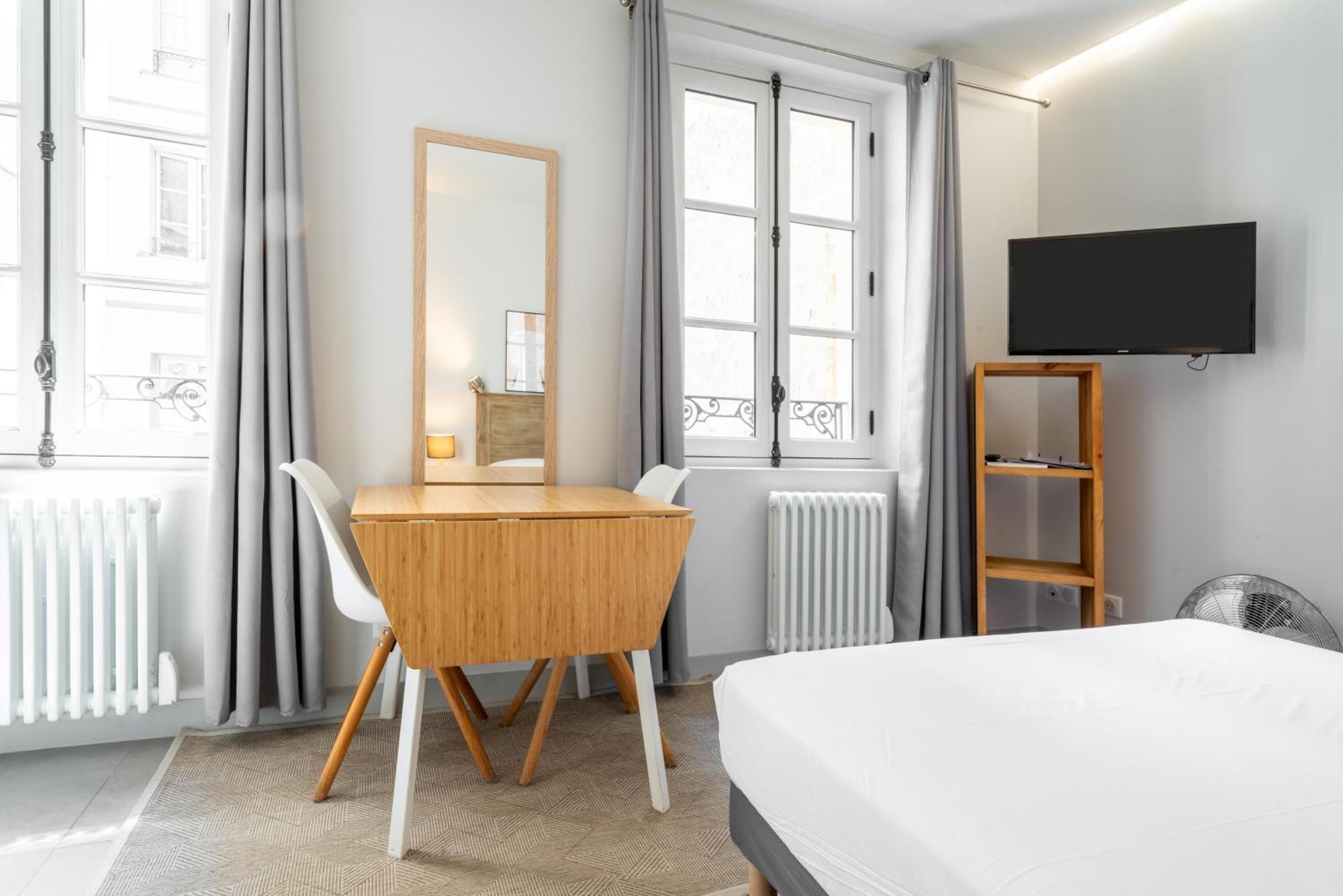 Apparts De L'Oncle Louis Versailles Bagian luar foto